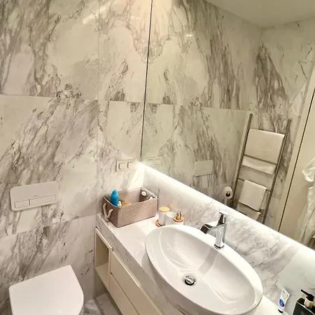 Apartmán Luxurious 2 Bedrooms With Amenities In Center