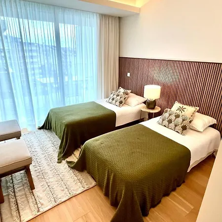 Luxurious 2 Bedrooms With Amenities In Center Апартаменты *