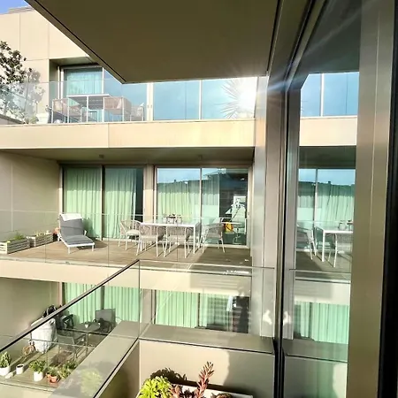 Luxurious 2 Bedrooms With Amenities In Center *
