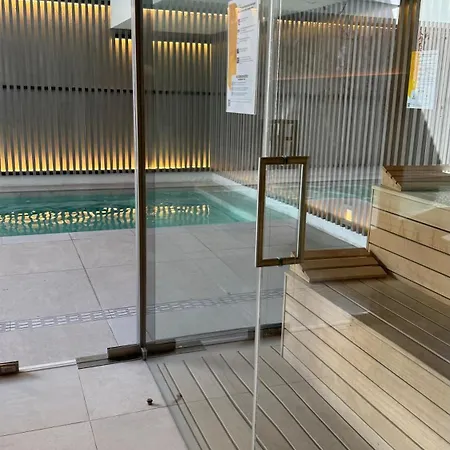 Luxurious 2 Bedrooms With Amenities In Center *
