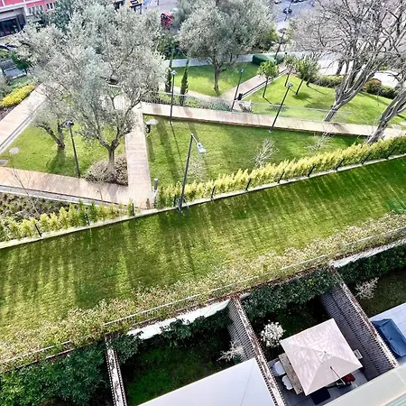 Luxurious 2 Bedrooms With Amenities In Center