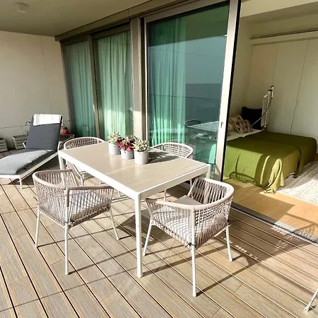 Luxurious 2 Bedrooms With Amenities In Center Apartment