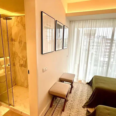 Luxurious 2 Bedrooms With Amenities In Center *