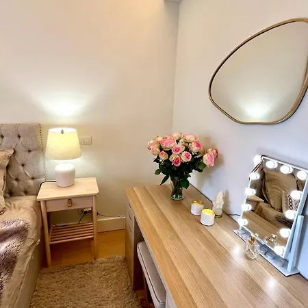 Luxurious 2 Bedrooms With Amenities In Center *