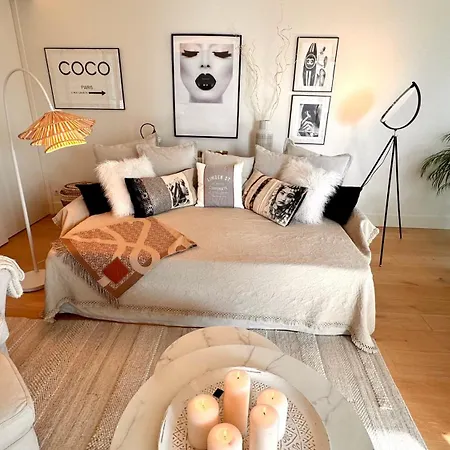 Luxurious 2 Bedrooms With Amenities In Center