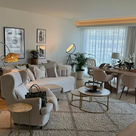 Luxurious 2 Bedrooms With Amenities In Center *