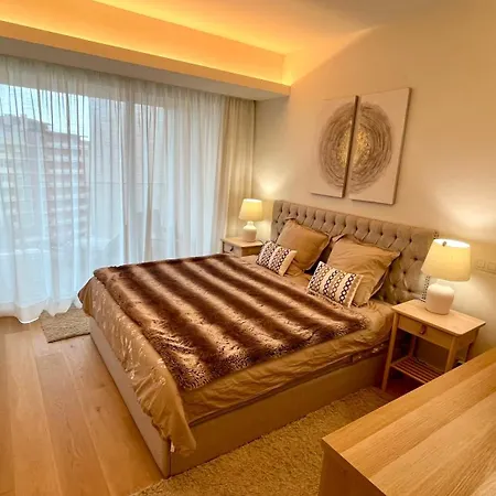 Apartment Luxurious 2 Bedrooms With Amenities In Center Lisbon