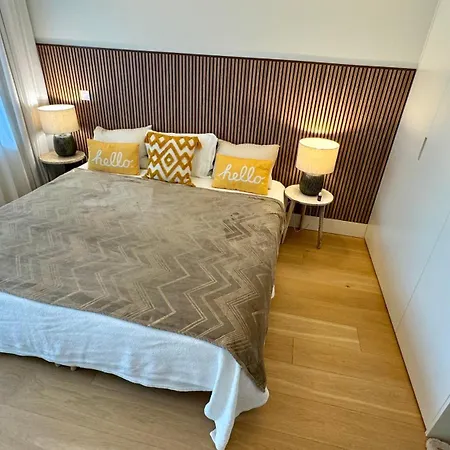 Luxurious 2 Bedrooms With Amenities In Center *